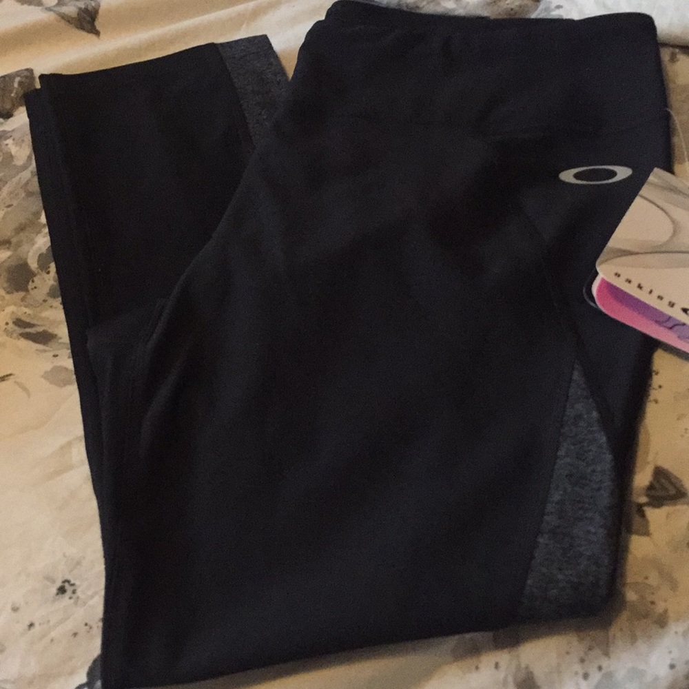 FLASH SALE! Oakley Work Out Capri