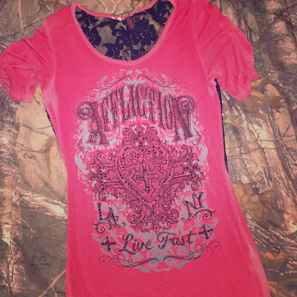 Super comfy and sexy affliction shirt