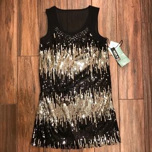 👗 NWT perfect for Christmas or New Years!!