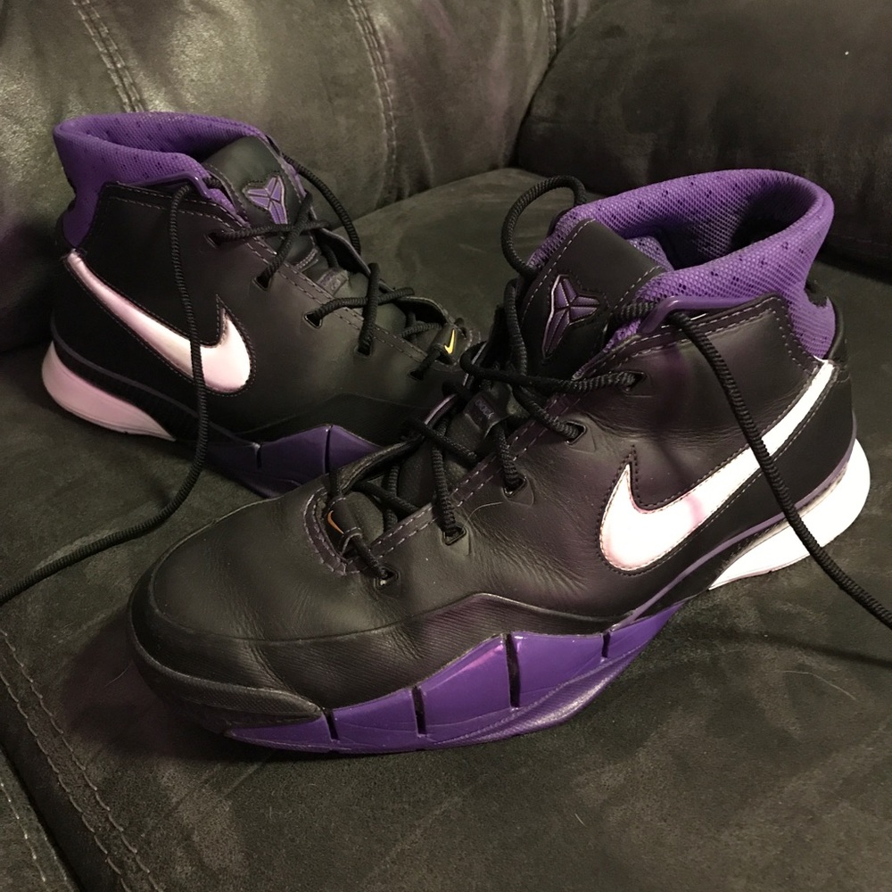 Kobe shoes black out #1 collectors edition