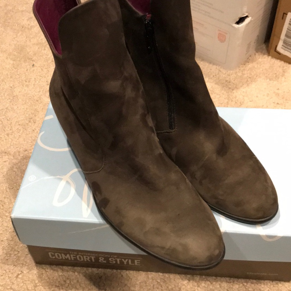 Gray-brown Arche ankle boots size 6