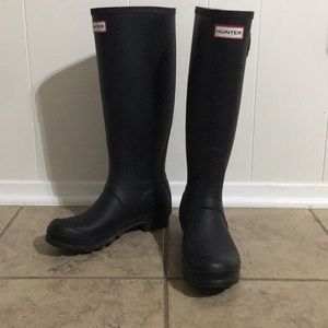 HUNTER rain boots sz7 MATTE BLACK