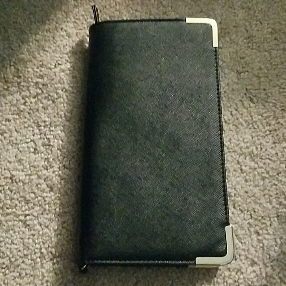 Zip up clutch wallet