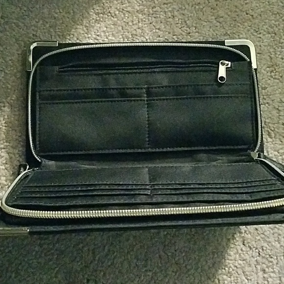 Zip up clutch wallet - Picture 2 of 3
