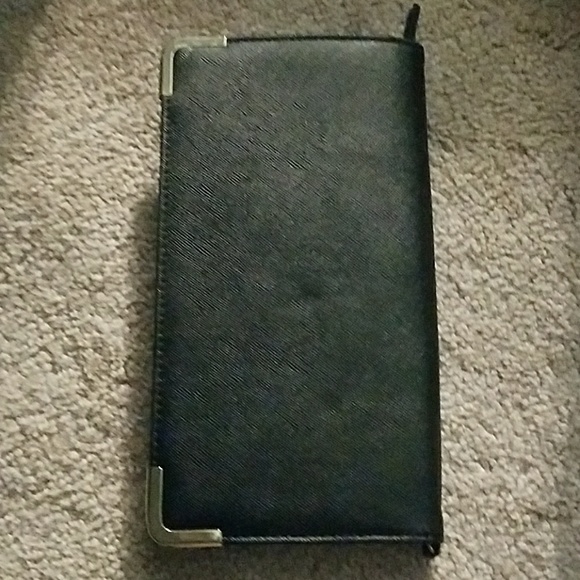 Zip up clutch wallet - Picture 3 of 3