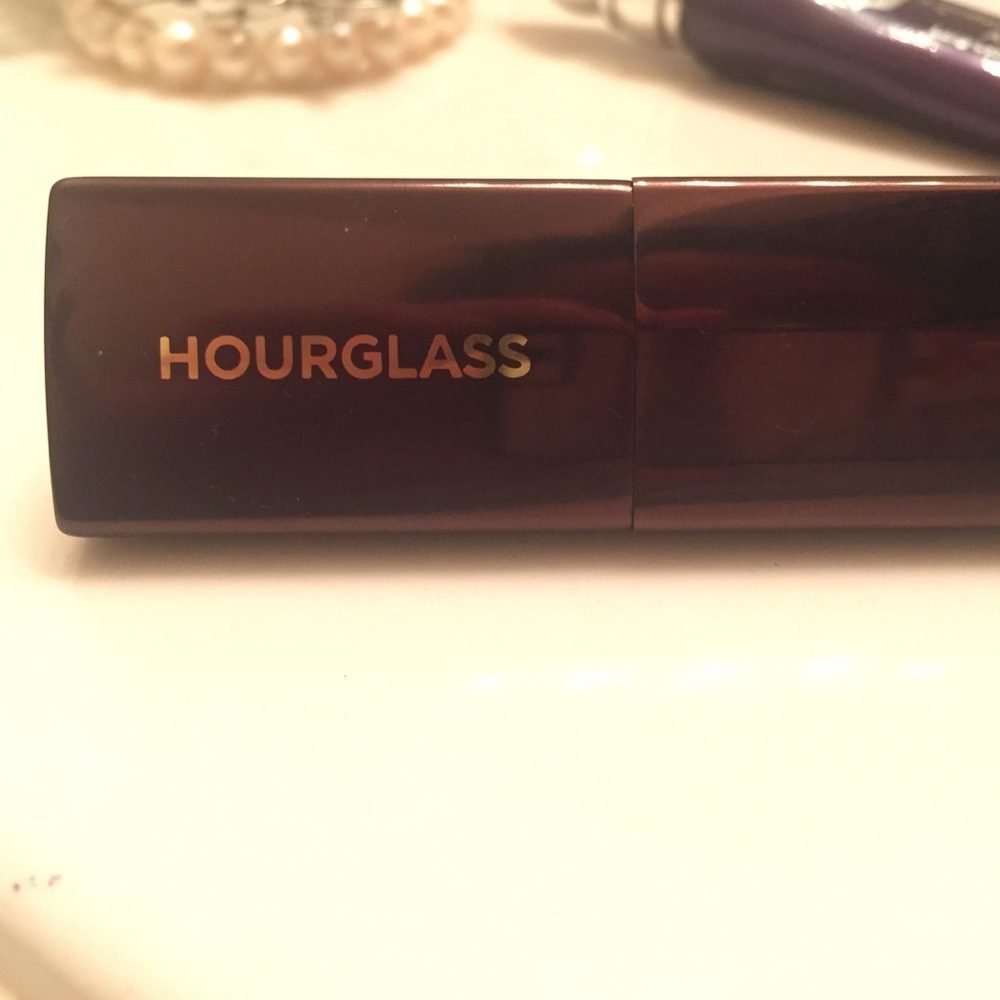 Hourglass Vanish Stick