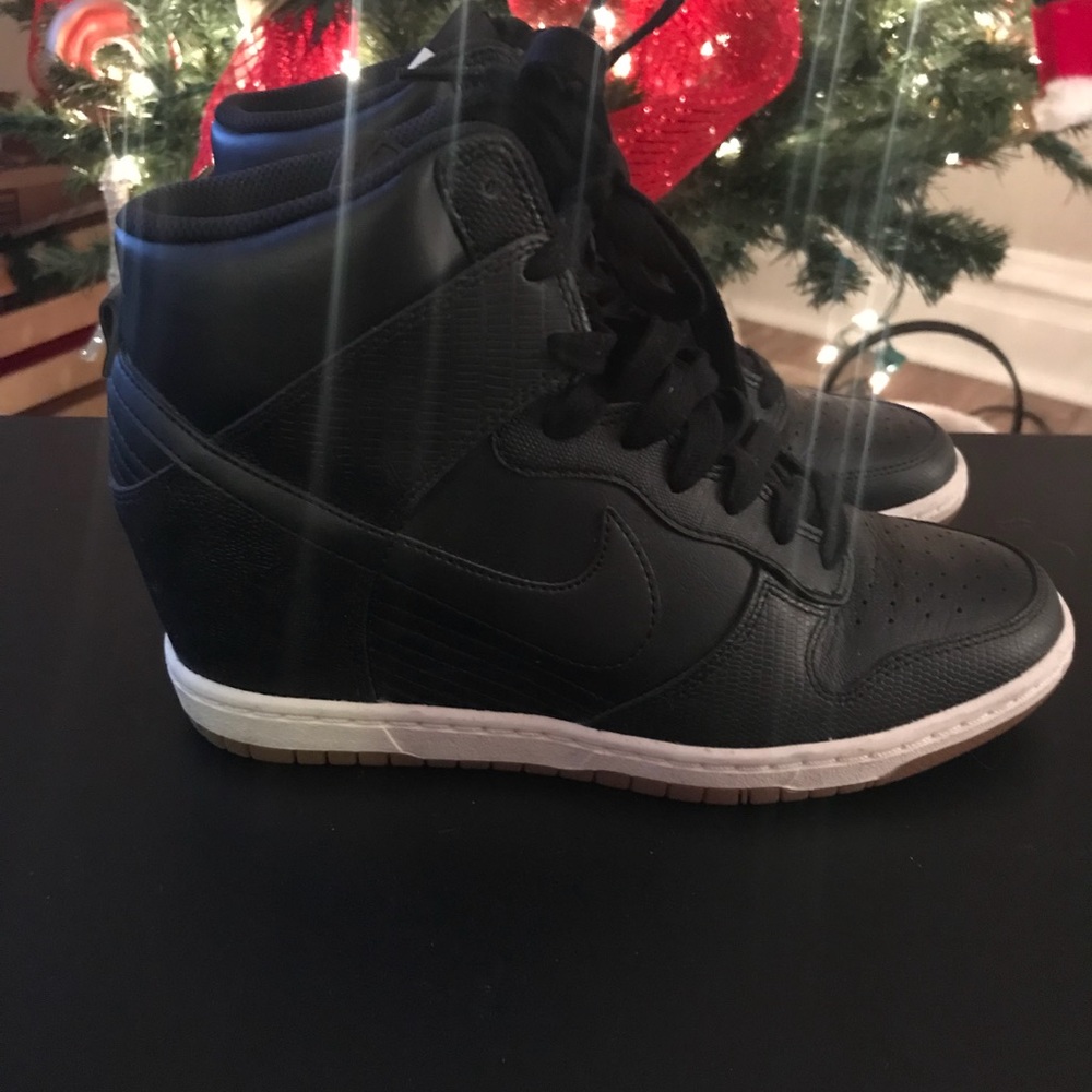 Nike Women’s Sky Hi Dunk Sneakers