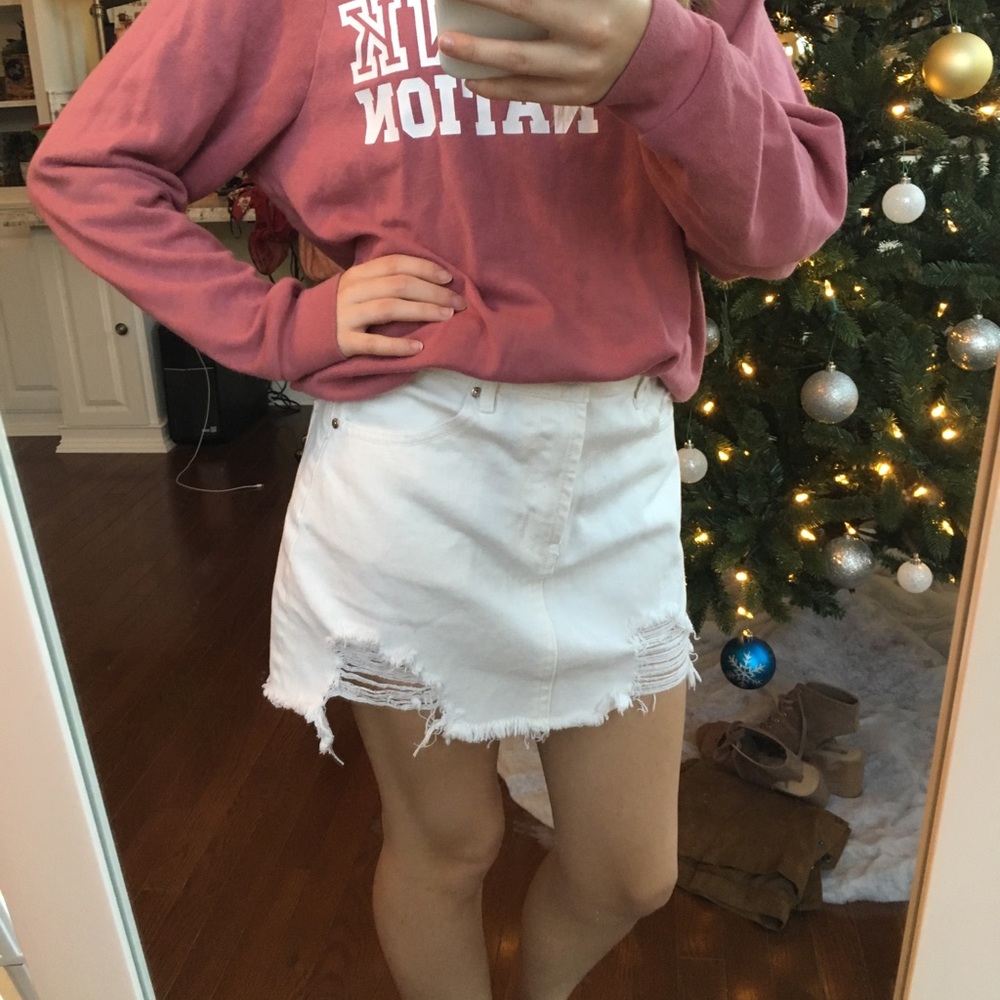 WHITE DISTRESSED DENIM SKIRT