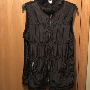 Adorable Black Puffer vest with Faux Fur Collar!