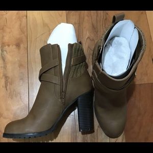 Juicy couture bootie size 8