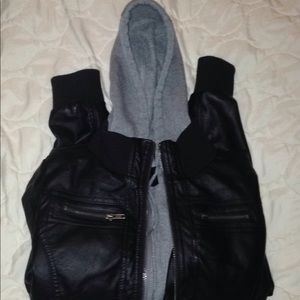 Black & grey leather jacket. ‼️