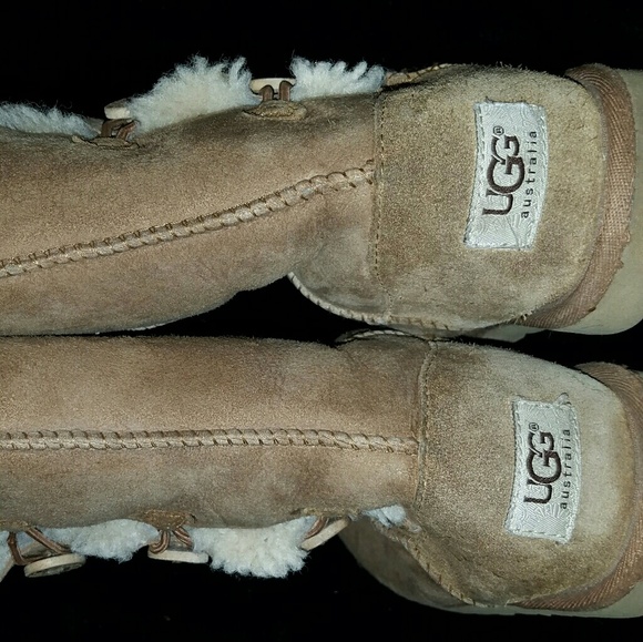 Authentic Kids Uggs size 3 - Picture 1 of 4