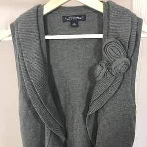 Cardigan vest olive green with flower detail