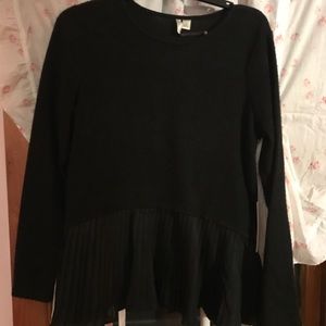 Sweater blouse with Ruffled Bottom