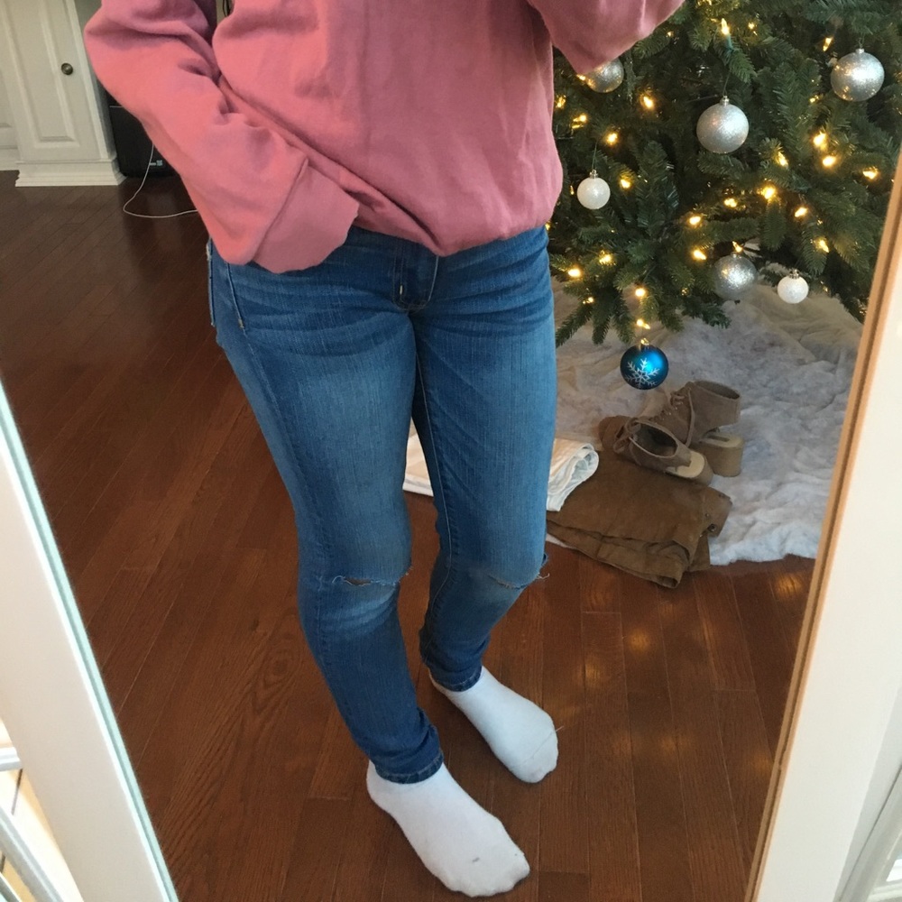 RIPPED AMERICAN EAGLE JEANS