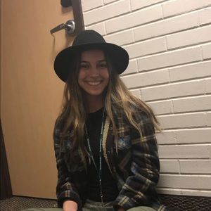 Meet your Posher, Mercedes