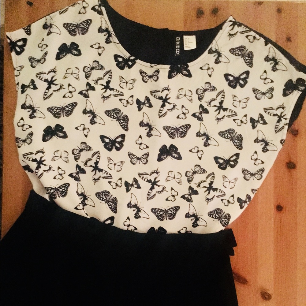🦋H&M  Divided Butterfly Top🦋