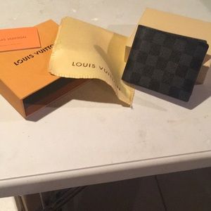 Men’s Louis Vuitton wallet