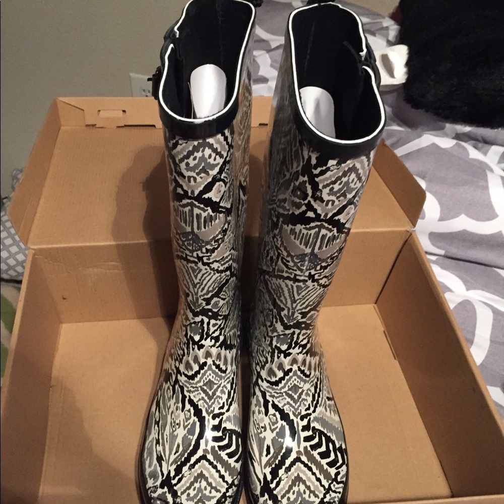 Sakroots Jet Black & White Rhythm Rain Boot