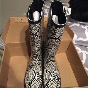 Sakroots Jet Black & White Rhythm Rain Boot