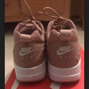 womens nike air max motion lw pink