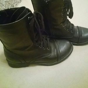 Combat boots