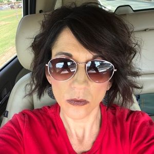 Meet your Posher, Carole