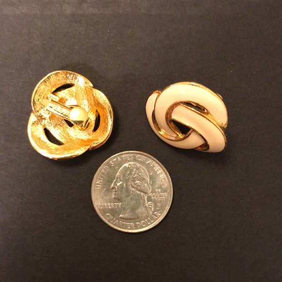 VTG Napier Stamped Enamel Screw Clip Knot Earrings - Picture 2 of 5