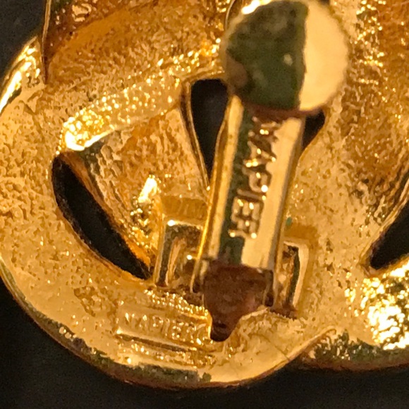 VTG Napier Stamped Enamel Screw Clip Knot Earrings - Picture 3 of 5