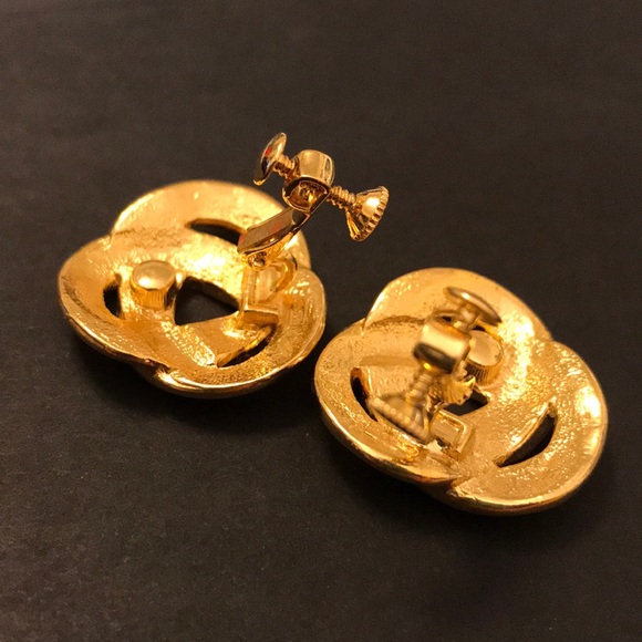 VTG Napier Stamped Enamel Screw Clip Knot Earrings - Picture 5 of 5