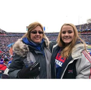 Meet your Posher, Laurie