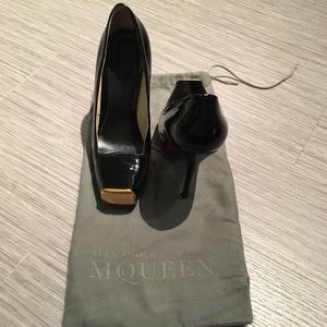 Alexander McQueen Black Pumps