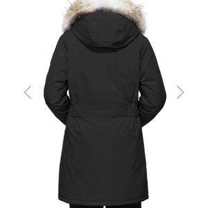 Canada goose trillium parka, like new.
