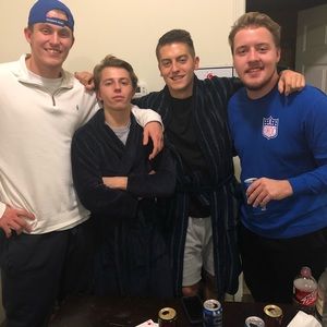 Meet your Posher, Devin