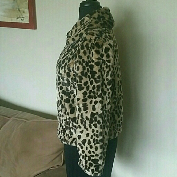 Girls Leopard Faux Fur Jacket - Picture 2 of 5