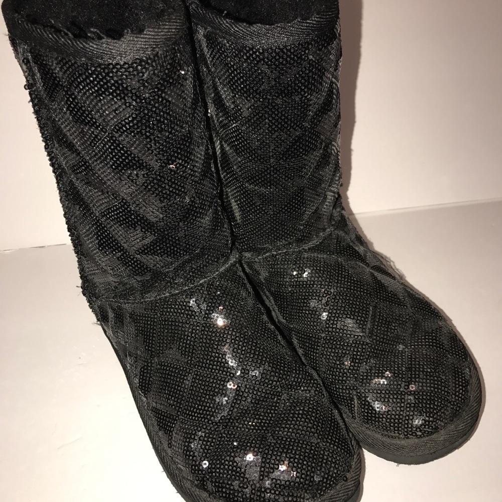 Sequined fur boots