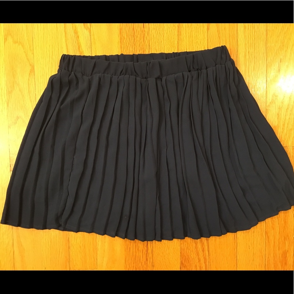 Adorable dark blue pleated school girl mini skirt.
