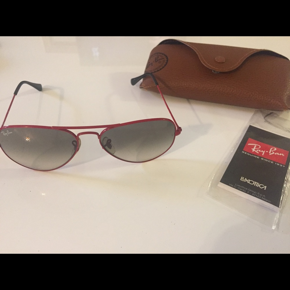Red Ray Bans Aviator L