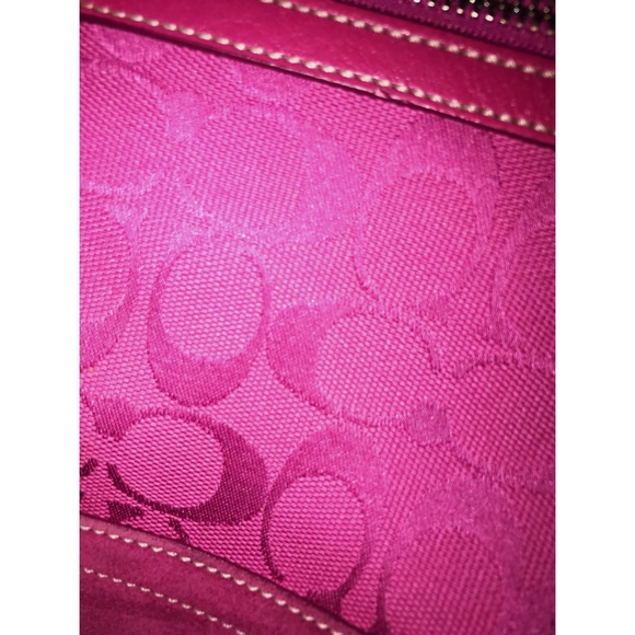 CYBER SALE‼️ NWOT Authentic Pink Coach Shoulderbag - Picture 4 of 4