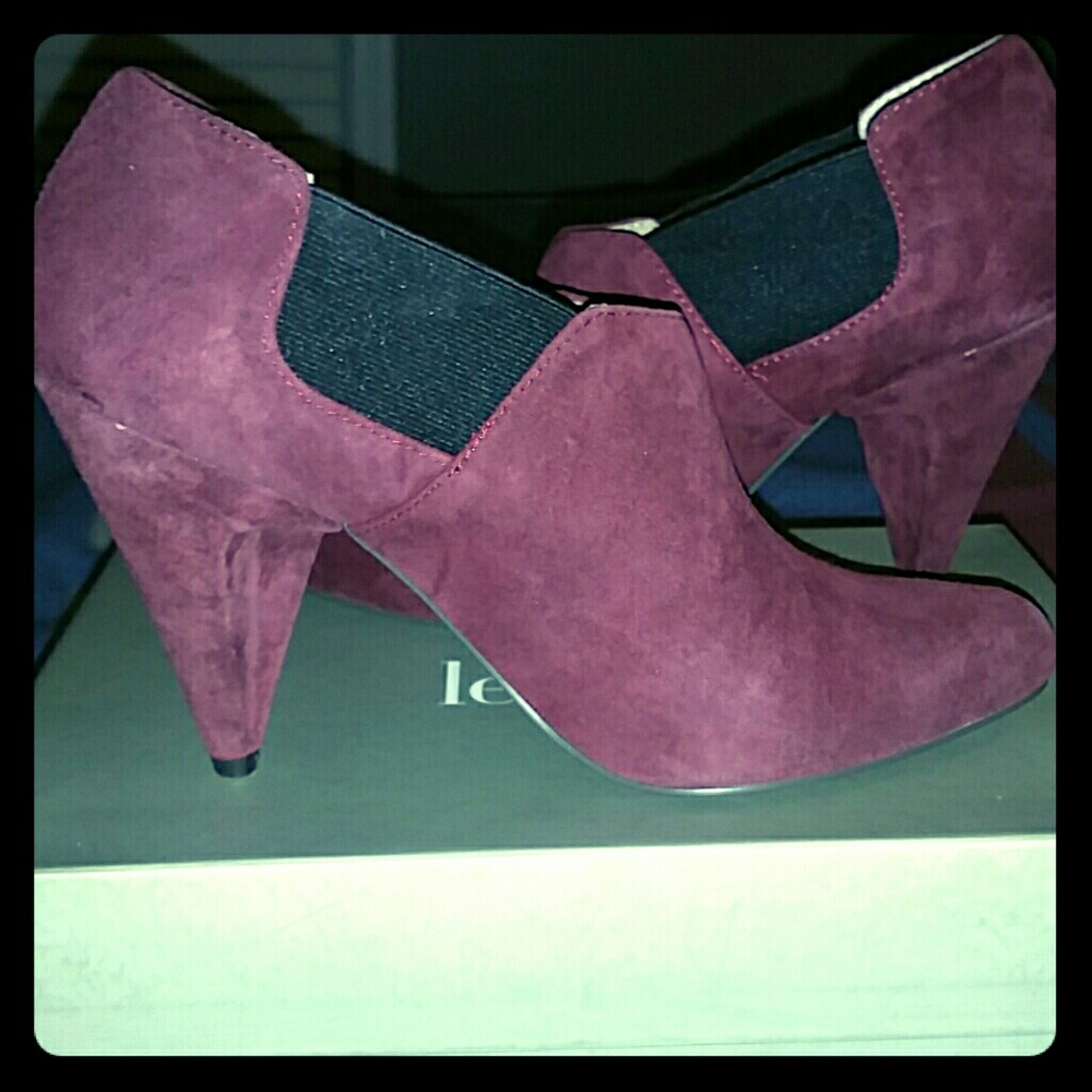 *SOLD* Levity Bordeaux Caden Maroon Booties