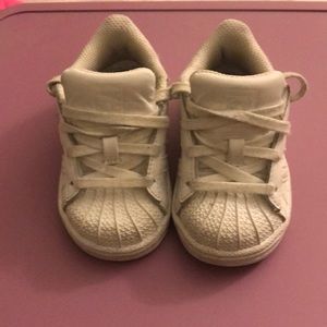 Classic white Adidas size size 5