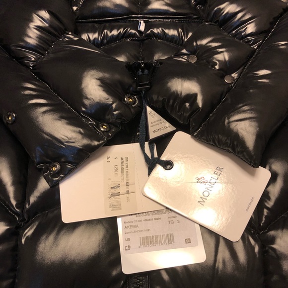 NWT 🎉🎉HP🎉🎉 Moncler quilted patent-shell jacket - Picture 8 of 8