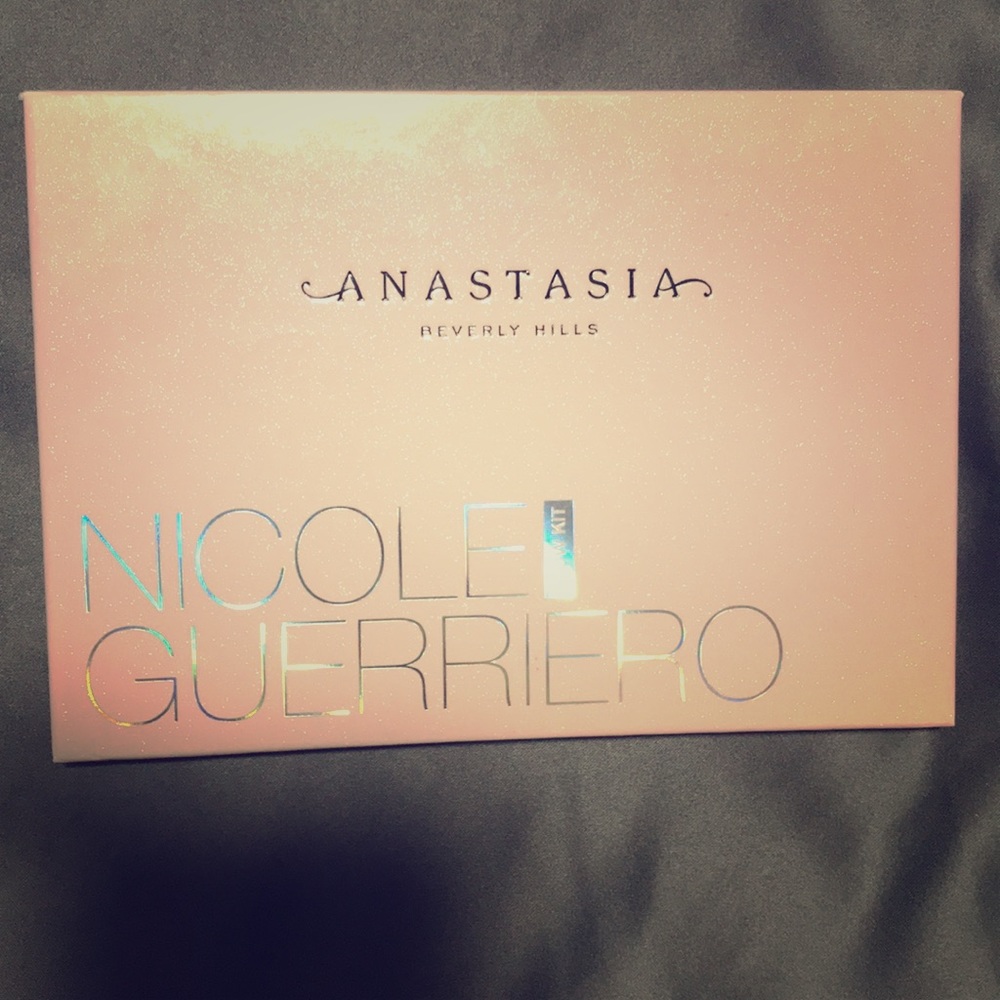 ABH Nicole Guerriero glow kit