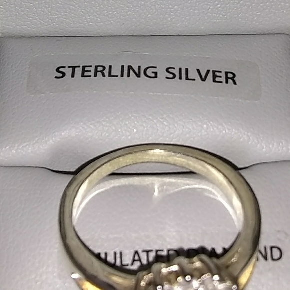 Sterling silver, beautiful simulated diamond ring. - Picture 2 of 5