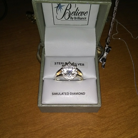 Sterling silver, beautiful simulated diamond ring. - Picture 4 of 5