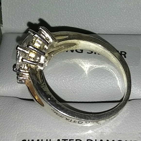 Sterling silver, beautiful simulated diamond ring. - Picture 5 of 5