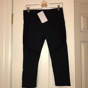 Fabletics Darcey Capri Size L Black Leggings