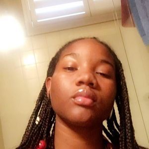 Meet your Posher, Simone