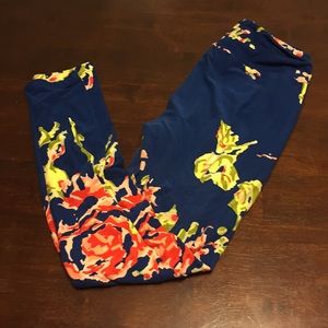 🦄Lularoe Cabbage Rose OS Leggings🦄