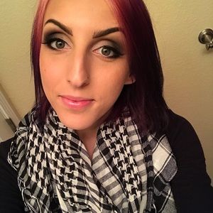 Meet your Posher, Mia